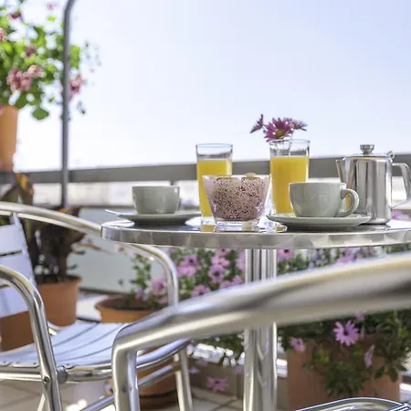 Hotel Lilia 2*